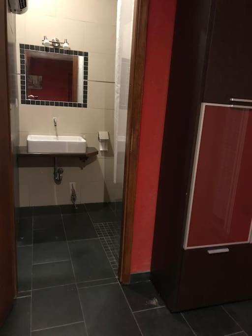 Logement Avec Piscine Brunstatt Екстер'єр фото